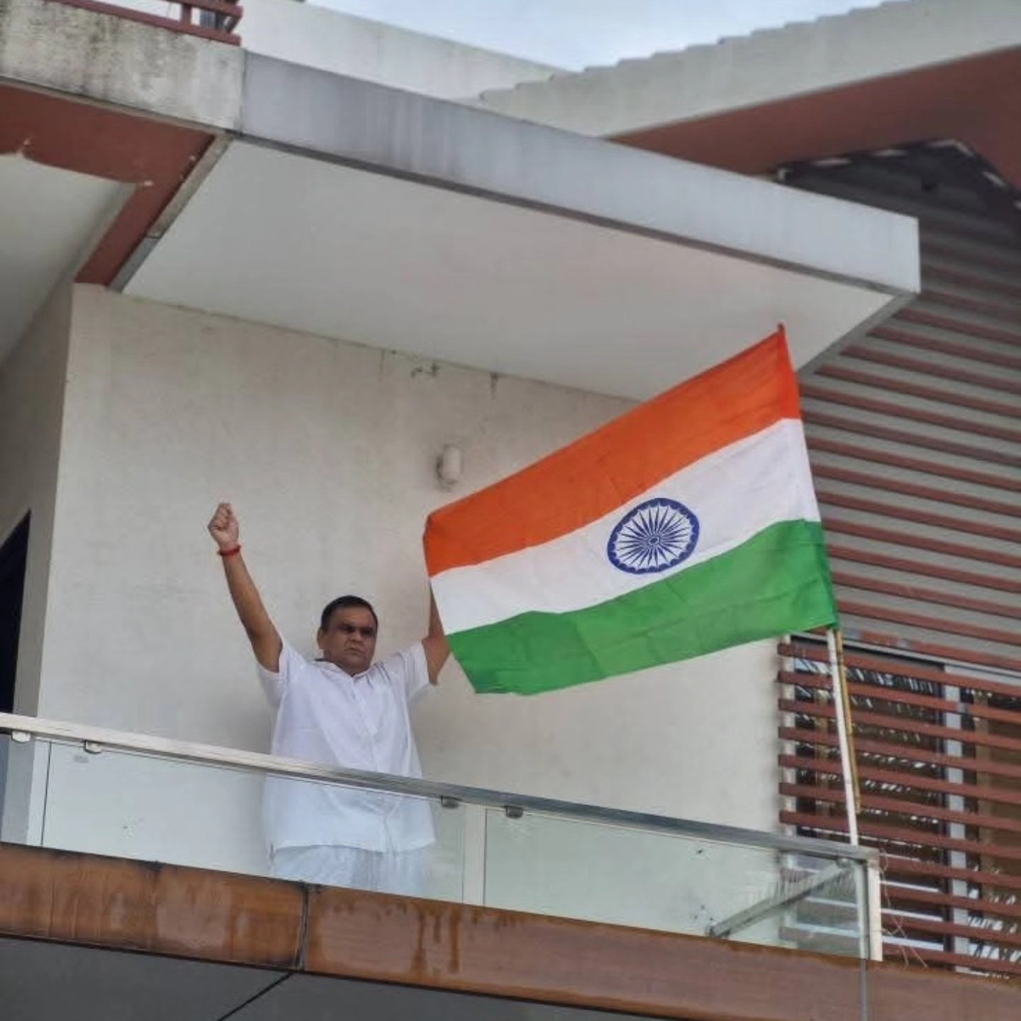 તા.૧૫-૦૮-૨૦૨૫ ના રોજ હર ધર ત્રિરંગો અભિયાન હેઠળ, મારા નિવાસસ્થાને ત્રિરંગો ફરકાવવામાં આવ્યો. માનનીય પ્રધાનમંત્રી શ્રી નરેન્દ્રભાઈ મોદી સાહેબે તમામ નાગરિકોને હર ધર ત્રિરંગો નીચે તેમના ઘર અને કાર્યાલય પર ત્રિરંગો ફરકાવવા વિનંતી કરી છે, હું તમને બધાને તમારા નિવાસસ્થાન અને કાર્યાલય પર ત્રિરંગો ફરકાવવા અપીલ કરું છું.